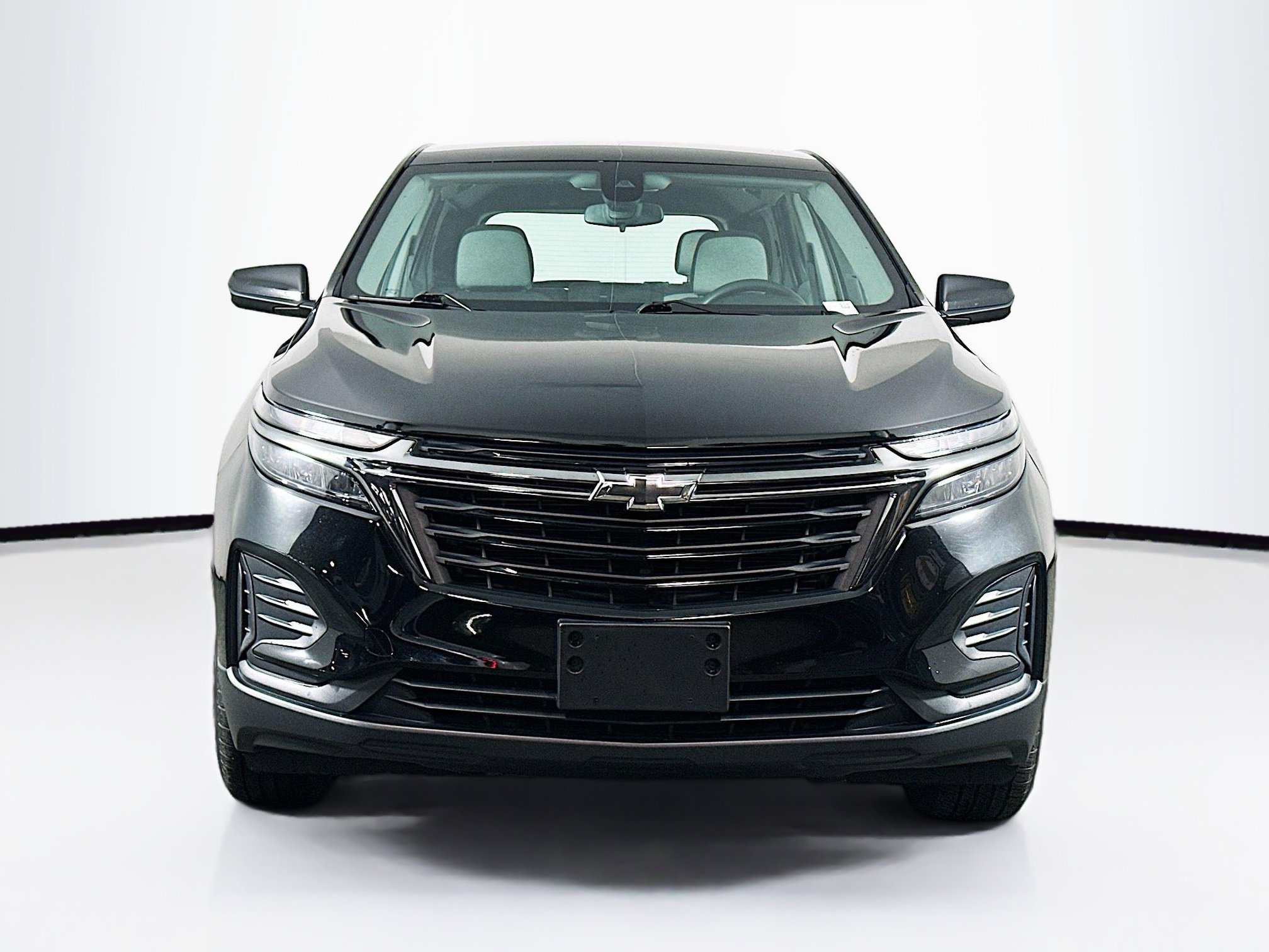 Used 2024 Chevrolet Equinox LS w/ Midnight Edition image 2