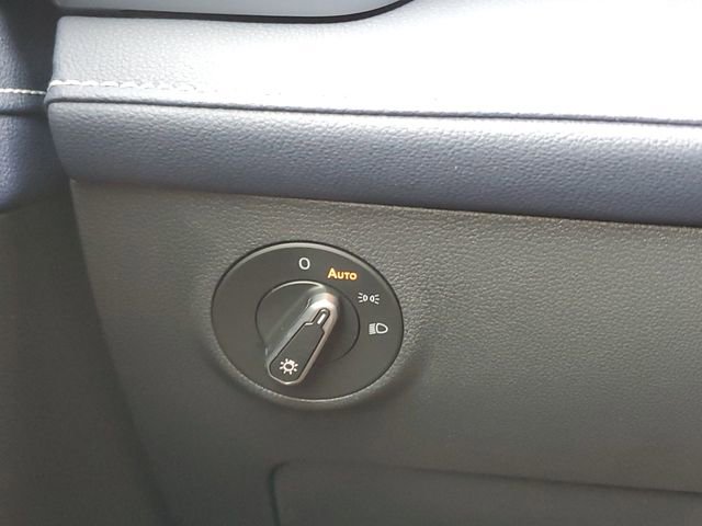 New 2026 Volkswagen Taos SEL image 23