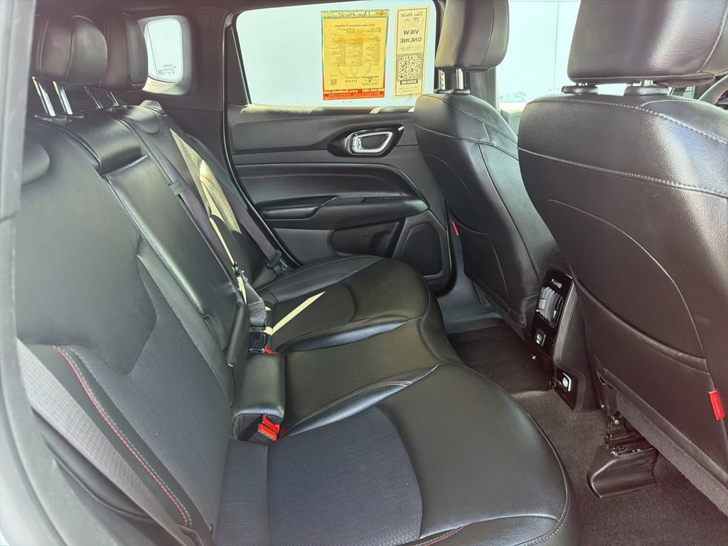 Used 2025 Jeep Compass Trailhawk AWD/4WD image 6