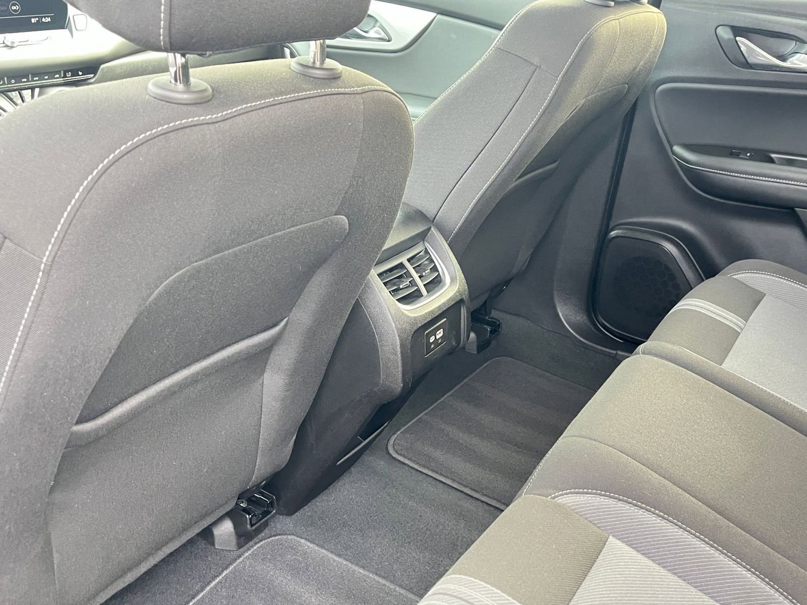 Used 2025 Chevrolet Blazer LT image 24