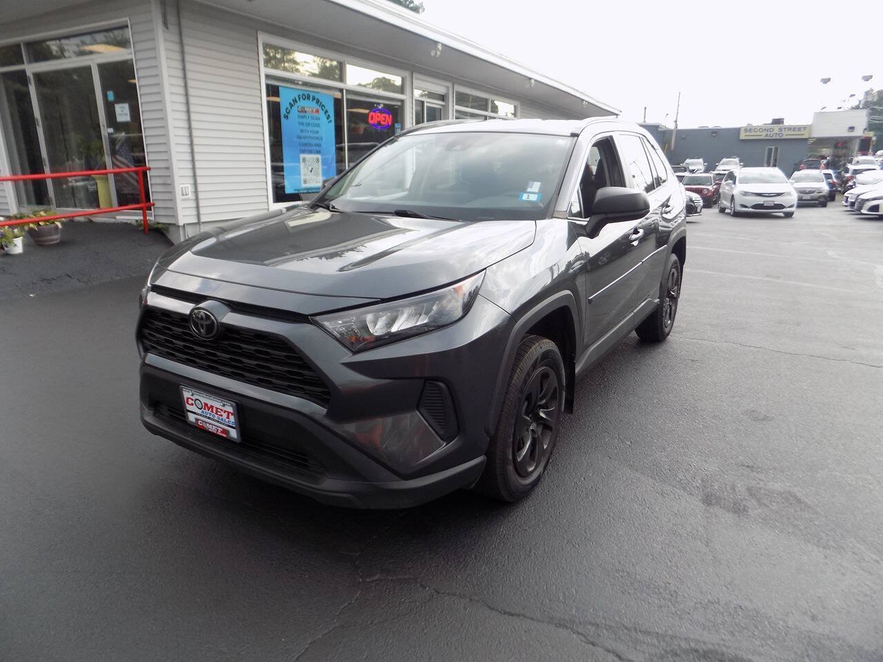 Used 2020 Toyota RAV4 LE w/ Carpet Mat Package AWD/4WD image 9