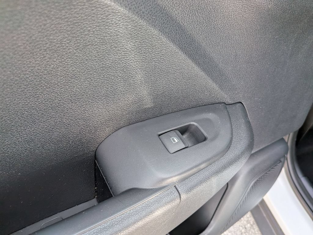 Used 2025 Hyundai Venue SEL FWD image 26