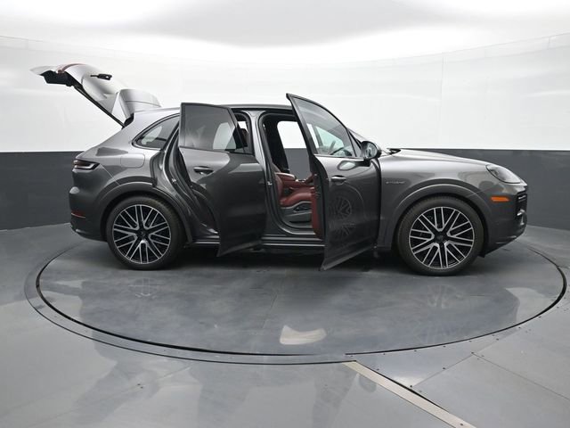 New 2025 Porsche Cayenne Turbo image 34