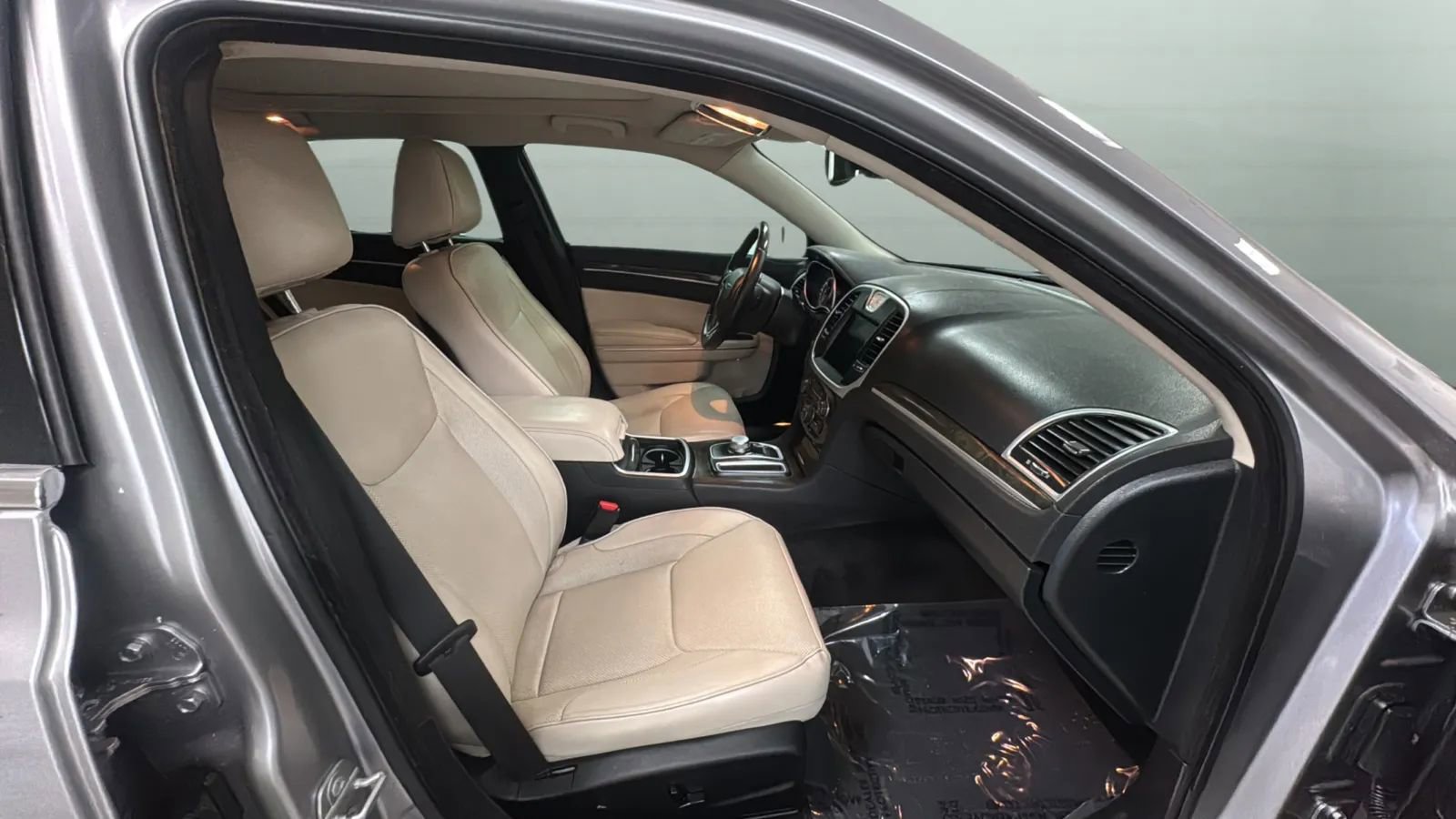Used 2018 Chrysler 300 Limited w/ Safetytec Plus Group AWD/4WD image 25