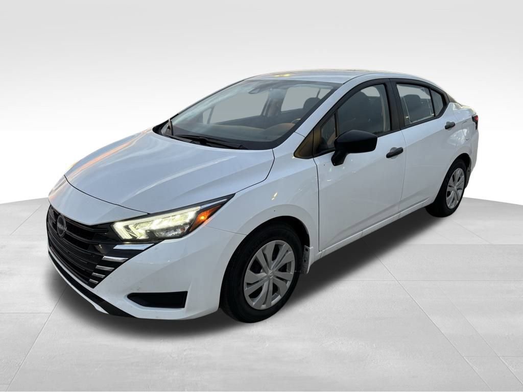 Used 2025 Nissan Versa S w/ Trunk Package image 2
