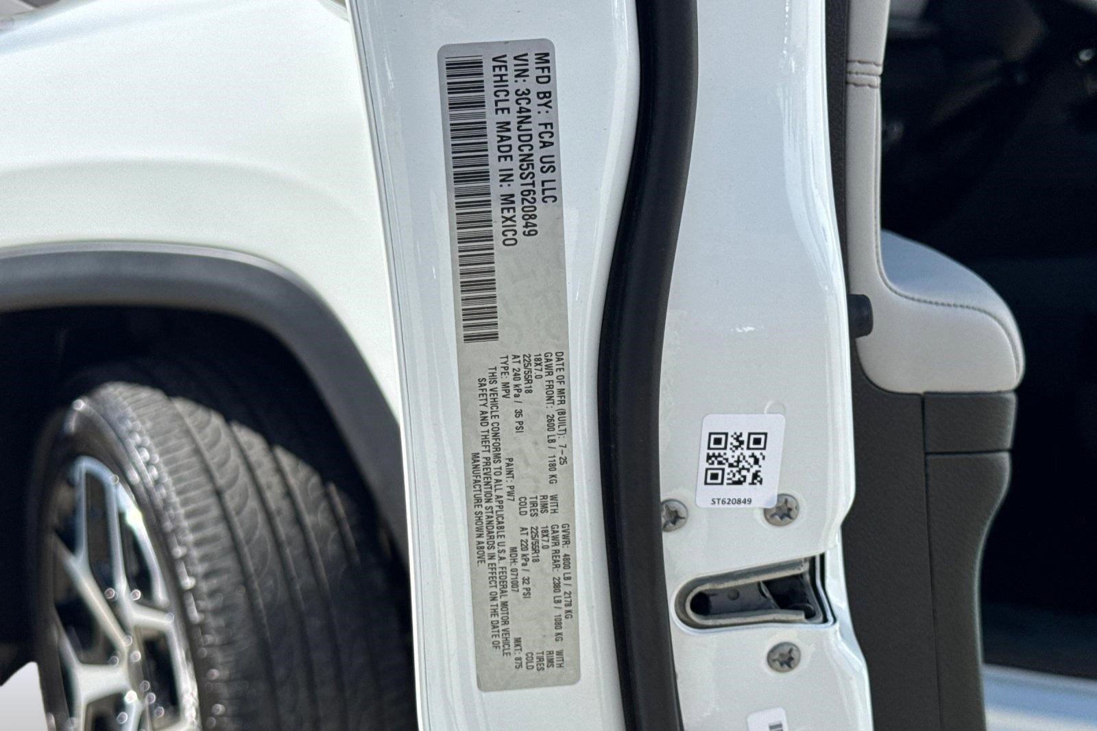 Used 2025 Jeep Compass Limited AWD/4WD image 21