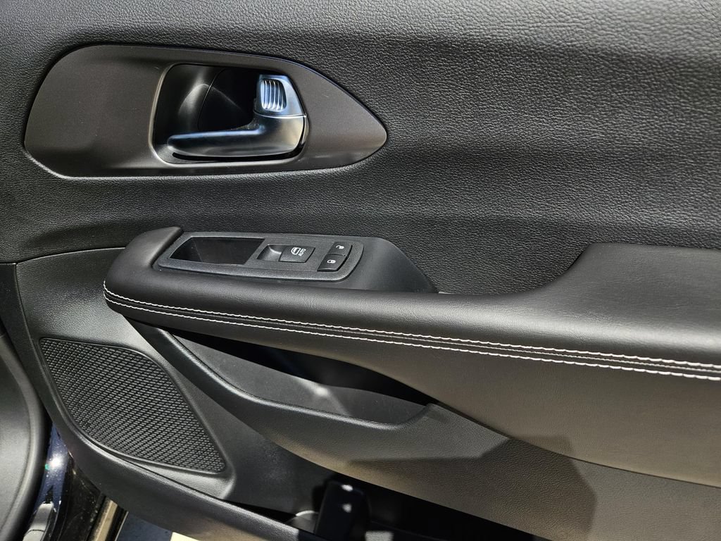 New 2026 Chrysler Voyager LX FWD image 7