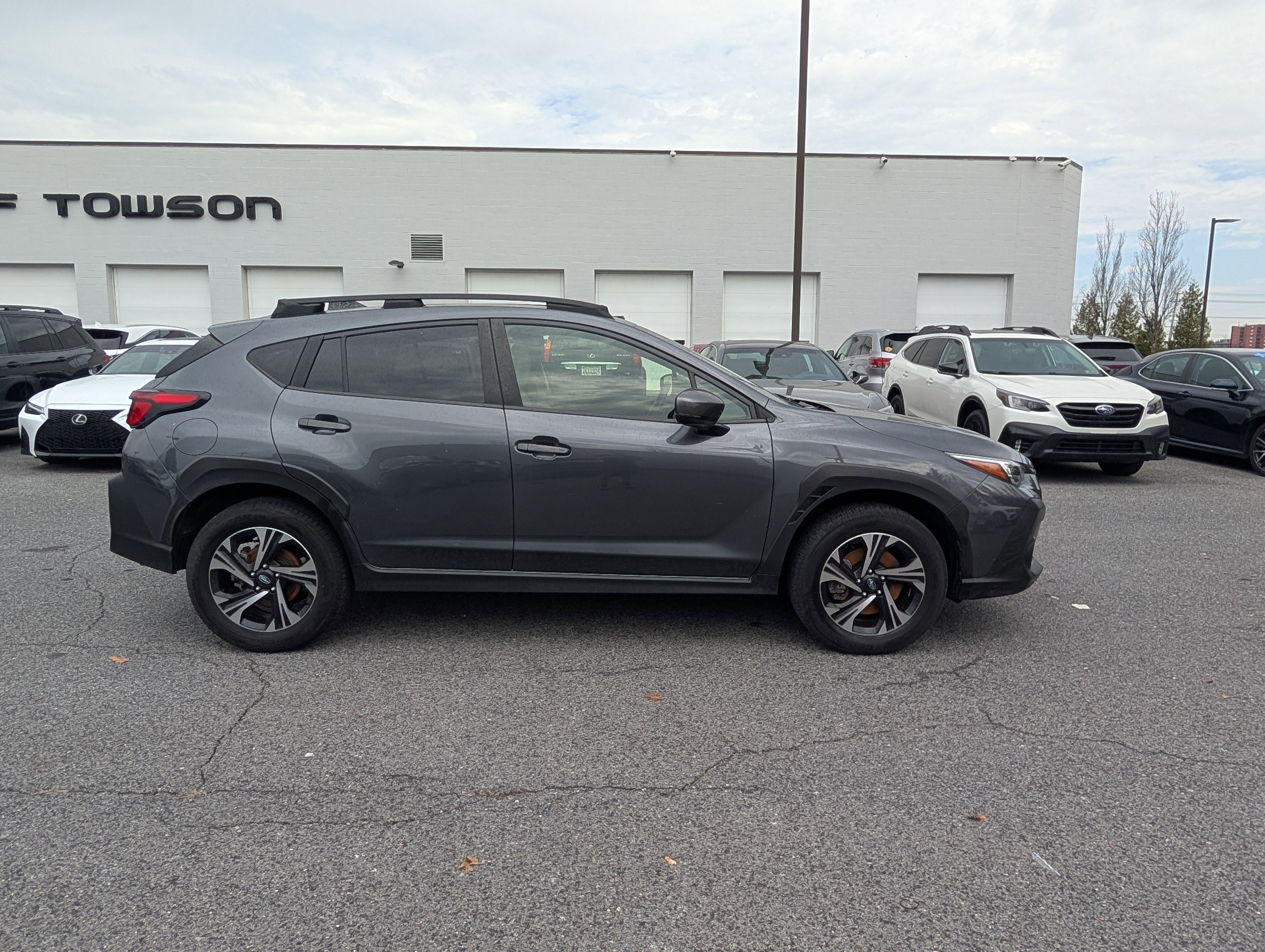 Used 2024 Subaru Crosstrek 2.0i Premium image 2
