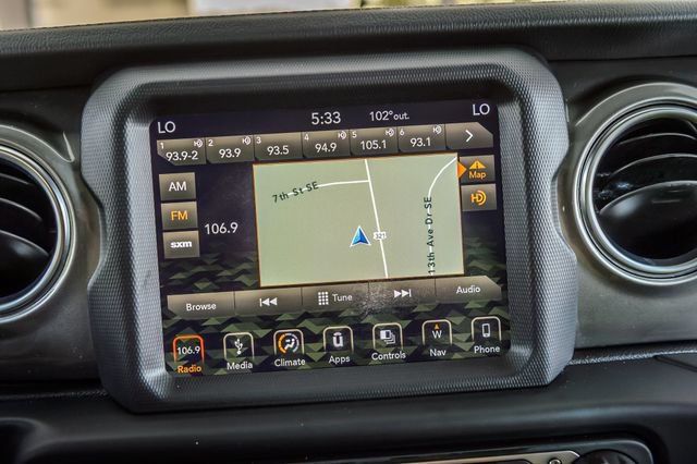 Used 2019 Jeep Wrangler Unlimited Sahara AWD/4WD image 17