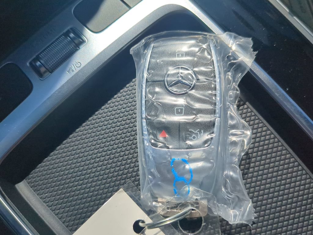 Certified 2024 Mercedes-Benz GLB 250 4MATIC image 26
