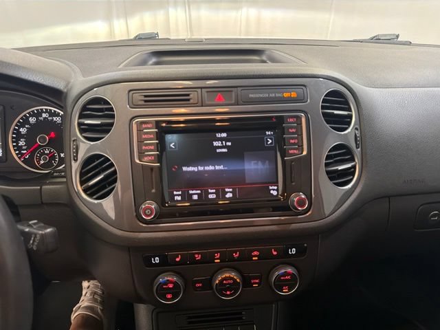 Used 2016 Volkswagen Tiguan SEL FWD image 17