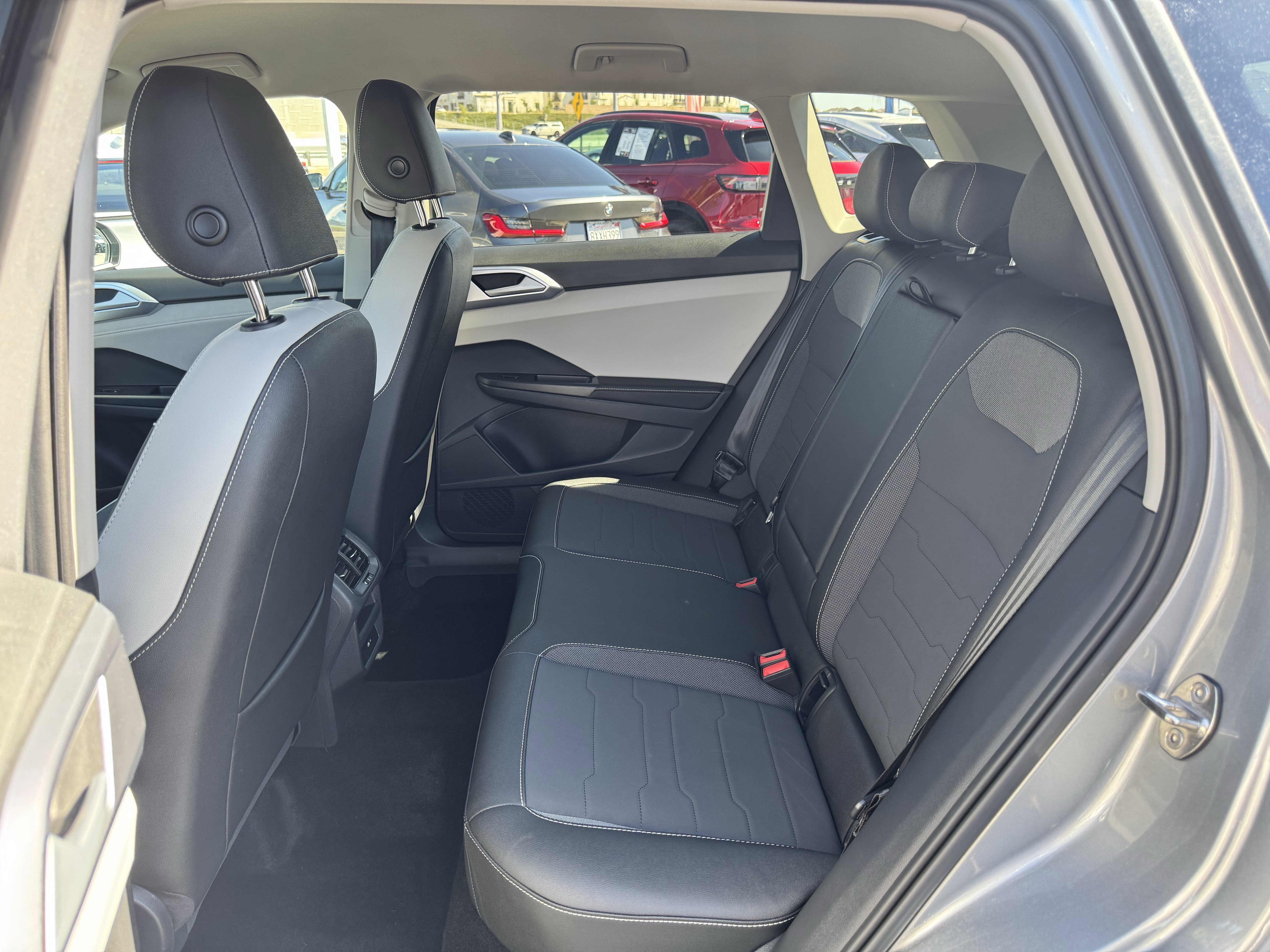 Used 2025 Volkswagen Taos SE image 33