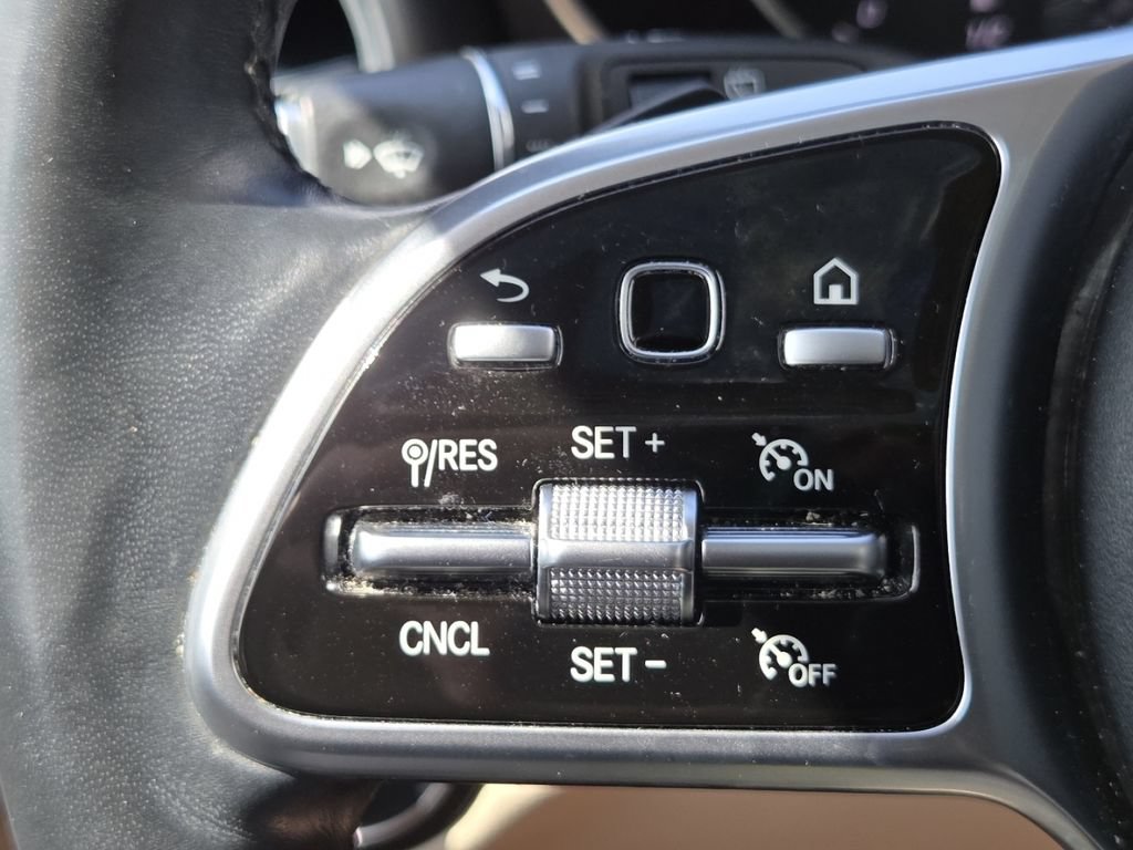 Used 2020 Mercedes-Benz GLC 300 4MATIC image 10