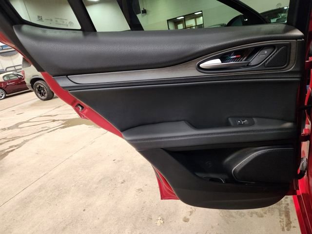 Used 2021 Alfa Romeo Stelvio Ti w/ Nero Edizione image 25