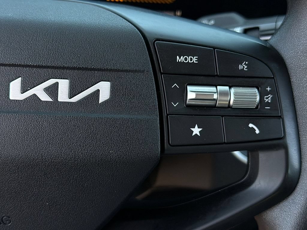Used 2025 Kia K4 FWD image 16