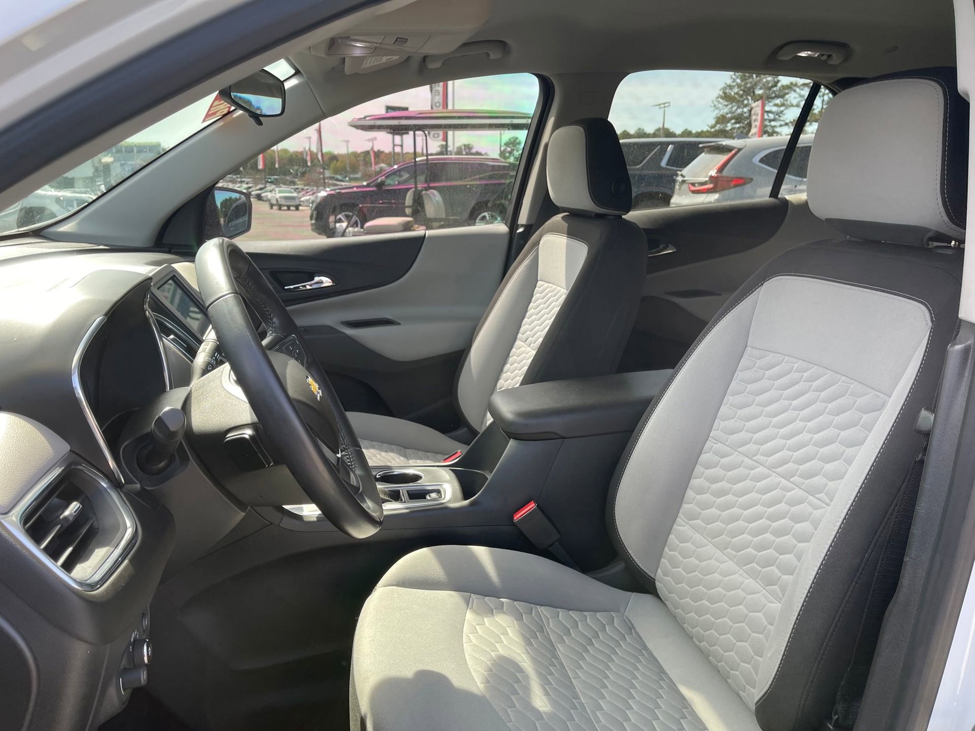 Used 2020 Chevrolet Equinox LT FWD image 13