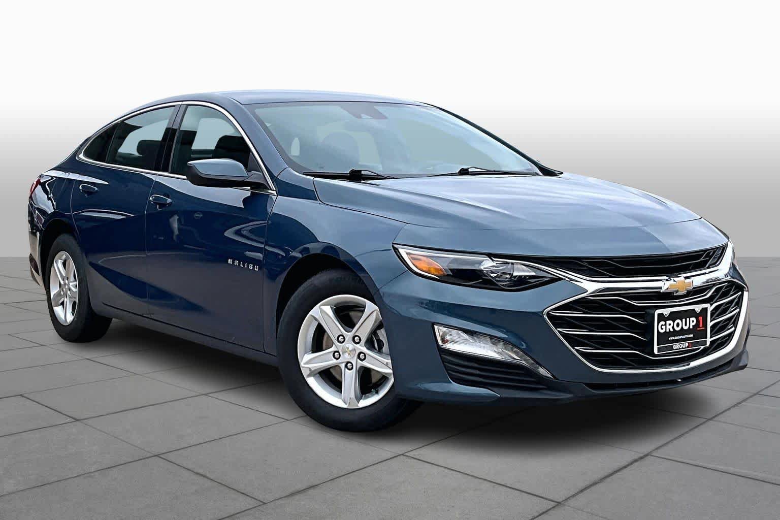 Used 2024 Chevrolet Malibu LT FWD image 2