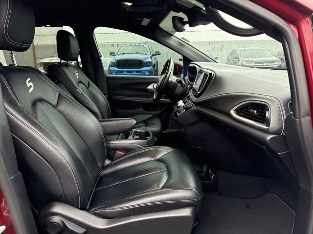 Used 2021 Chrysler Pacifica Touring w/ S Appearance Package image 12