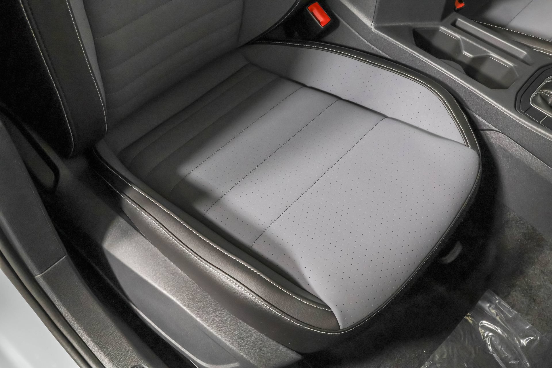 Used 2026 Volkswagen Jetta SE FWD image 44