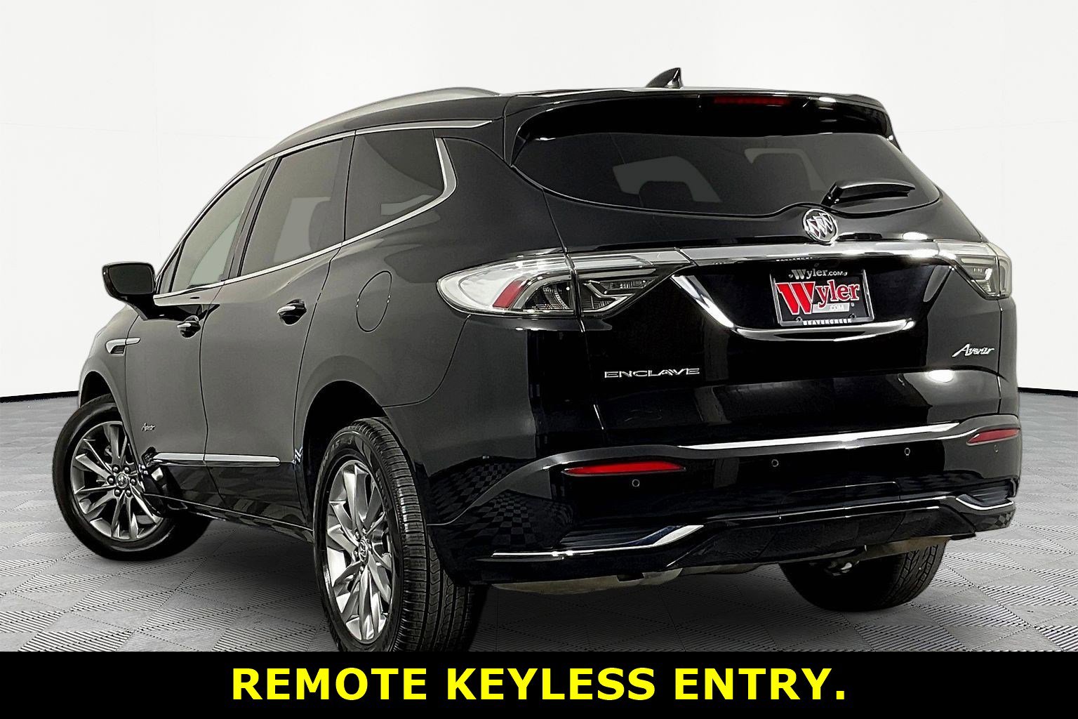 Used 2023 Buick Enclave Avenir image 4