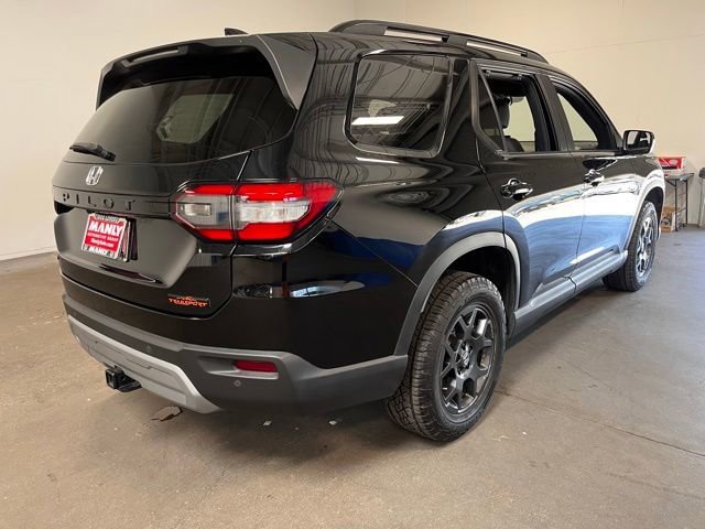Used 2025 Honda Pilot TrailSport image 3