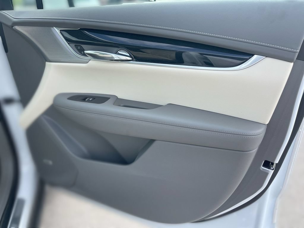 Certified 2024 Cadillac XT6 Premium Luxury w/ LPO, Floor Liner Package AWD/4WD image 24