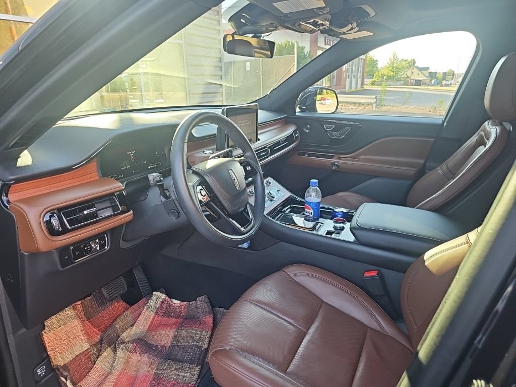 Used 2023 Lincoln Aviator Reserve w/ Equipment Group 201A RWD image 10