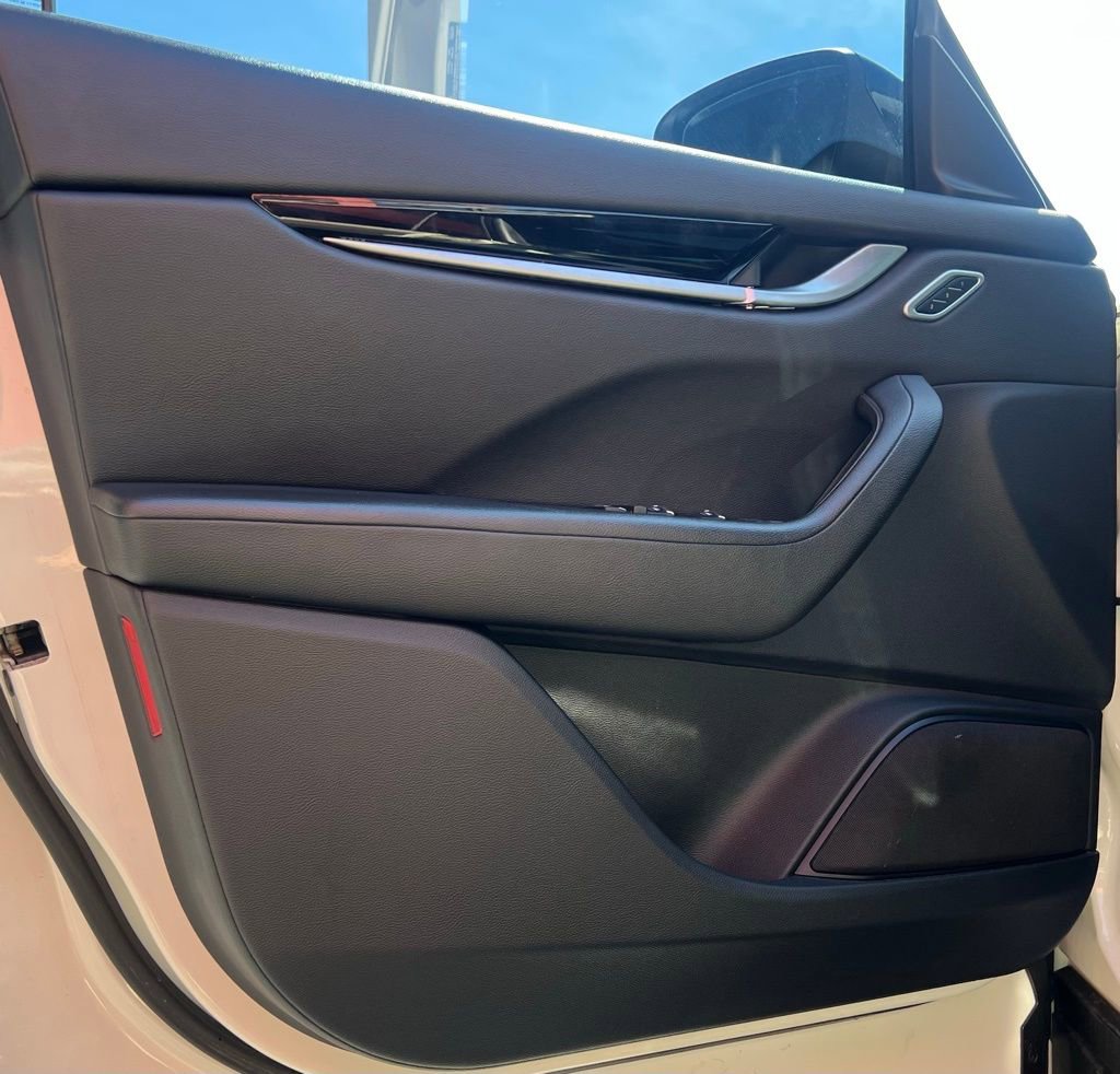 Used 2021 Maserati Levante image 14