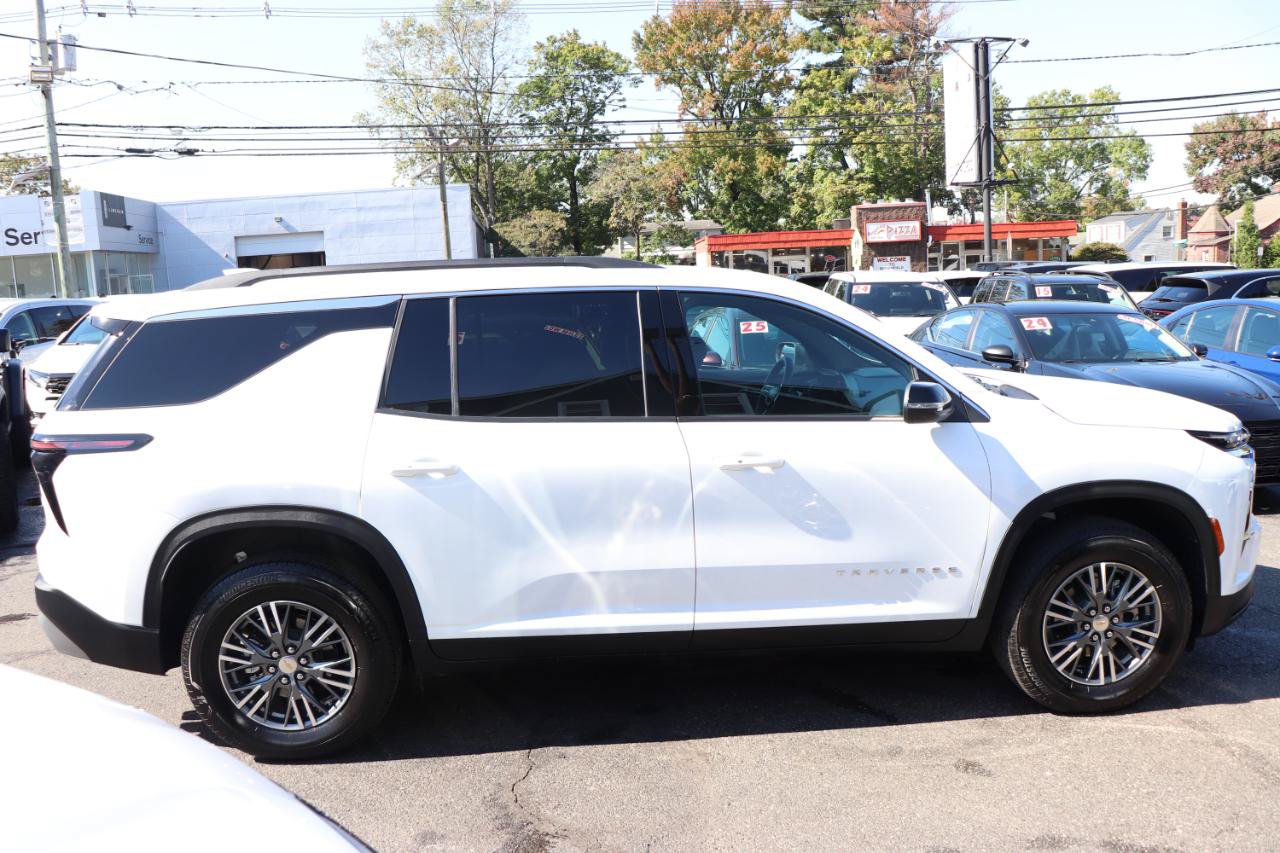 Used 2026 Chevrolet Traverse LT AWD/4WD image 6