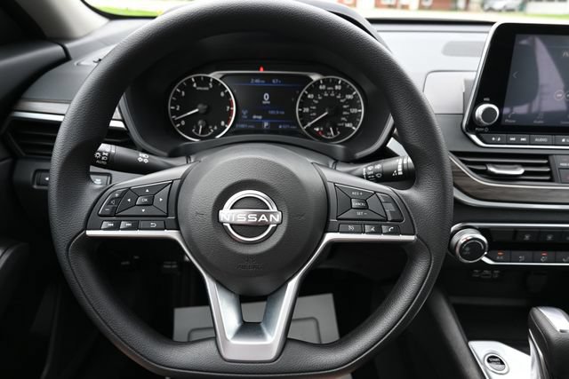 Used 2025 Nissan Altima 2.5 SV FWD image 40