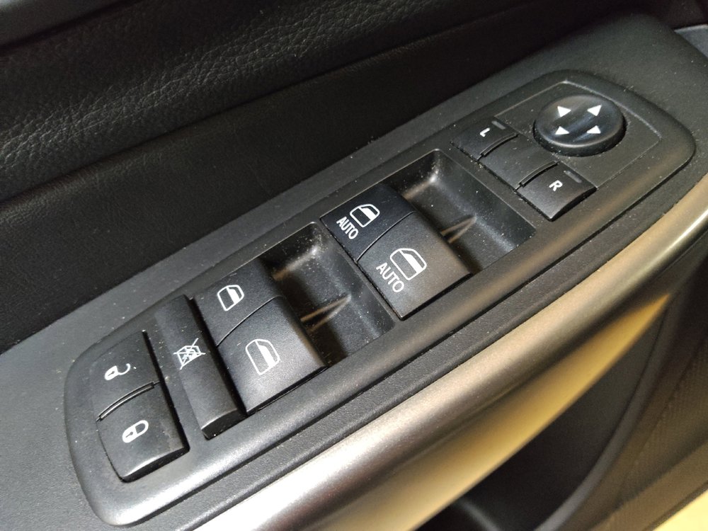 Used 2019 Jeep Cherokee Limited image 27