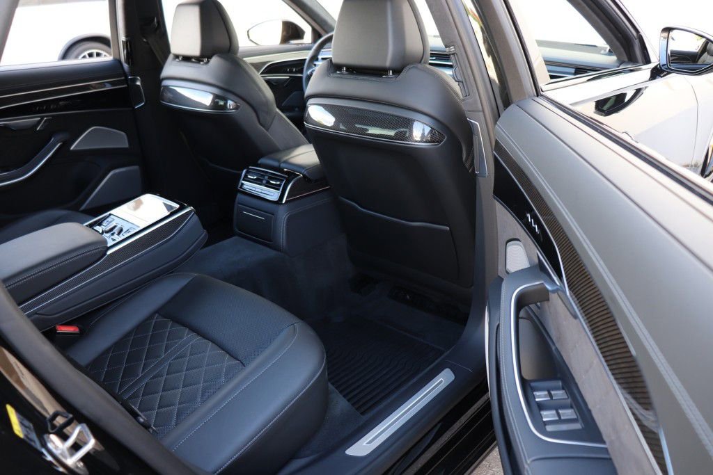 Used 2023 Audi S8 AWD/4WD image 28