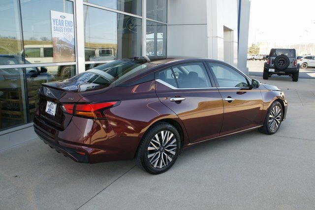 Used 2024 Nissan Altima 2.5 SV image 3