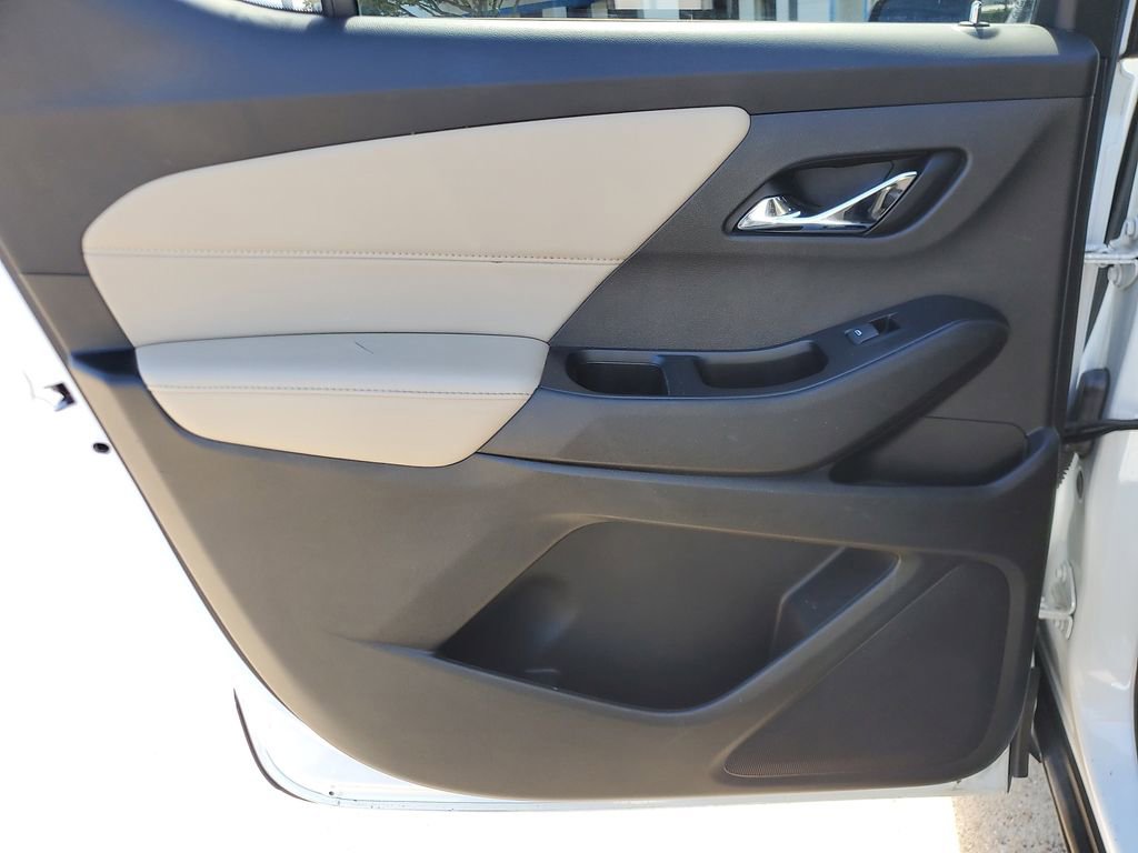 Used 2023 Chevrolet Traverse LS AWD/4WD image 12