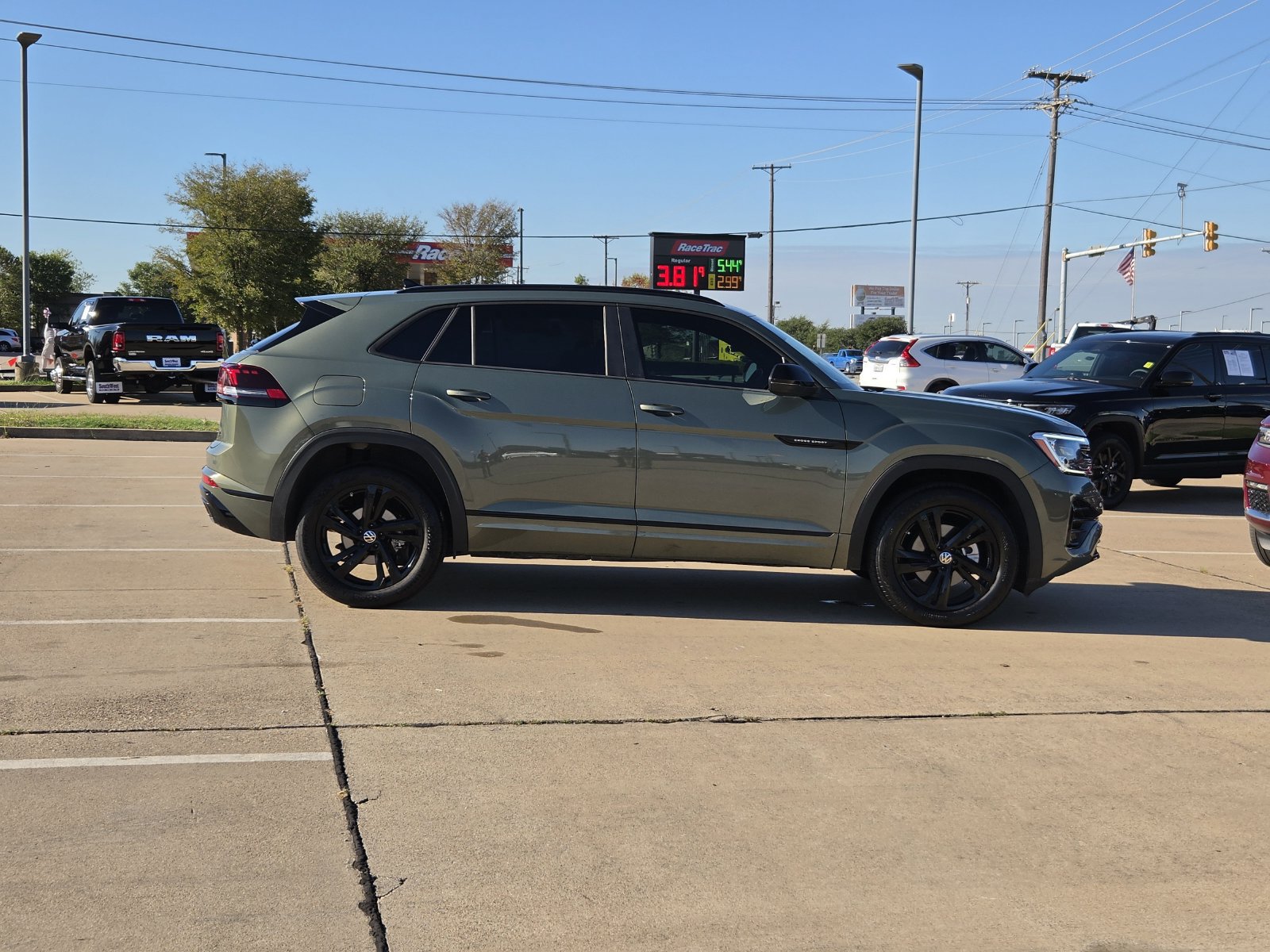 Used 2026 Volkswagen Atlas Cross Sport SEL R-Line w/ MDO Package AWD/4WD image 7