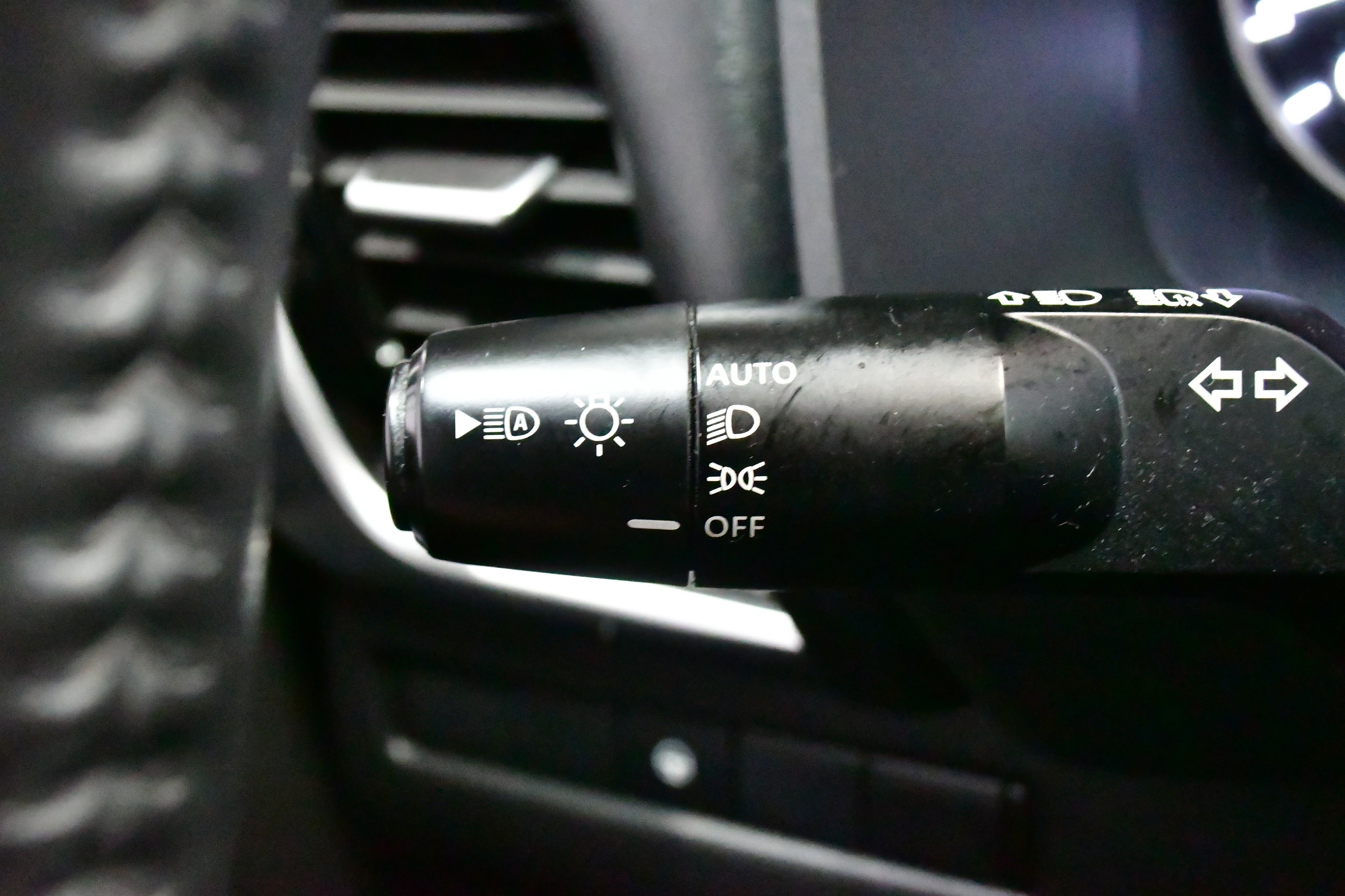 Used 2023 Nissan Rogue SL w/ SL Premium Package image 20