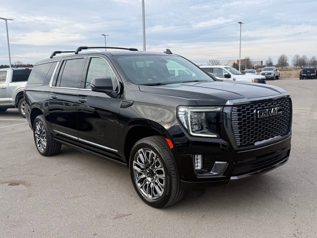 Used 2023 GMC Yukon XL Denali Ultimate image 2