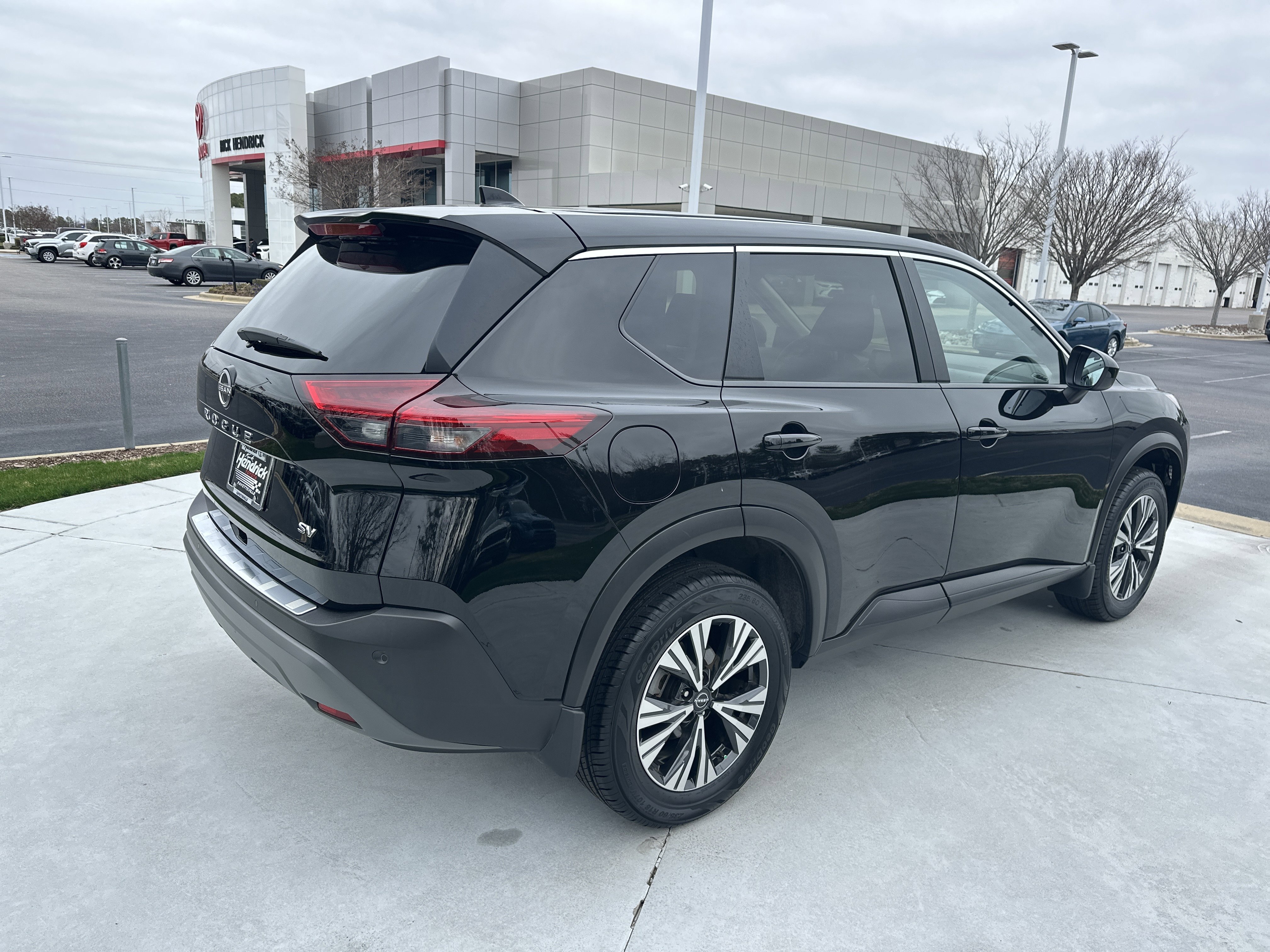 Used 2023 Nissan Rogue SV image 10