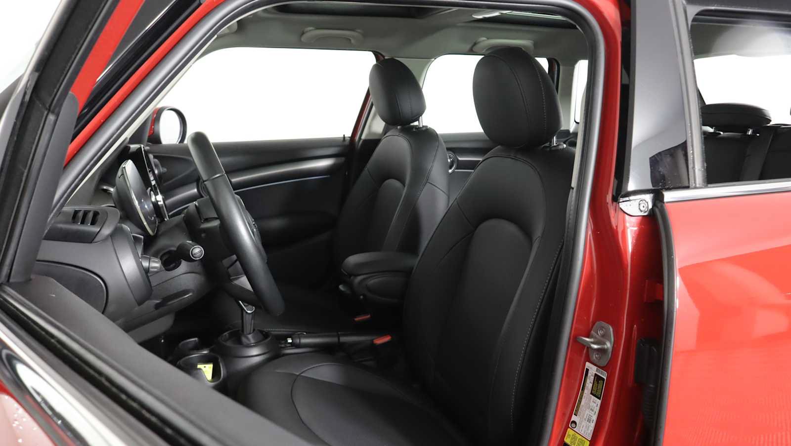 Used 2024 MINI Cooper 4-Door Hardtop FWD image 11