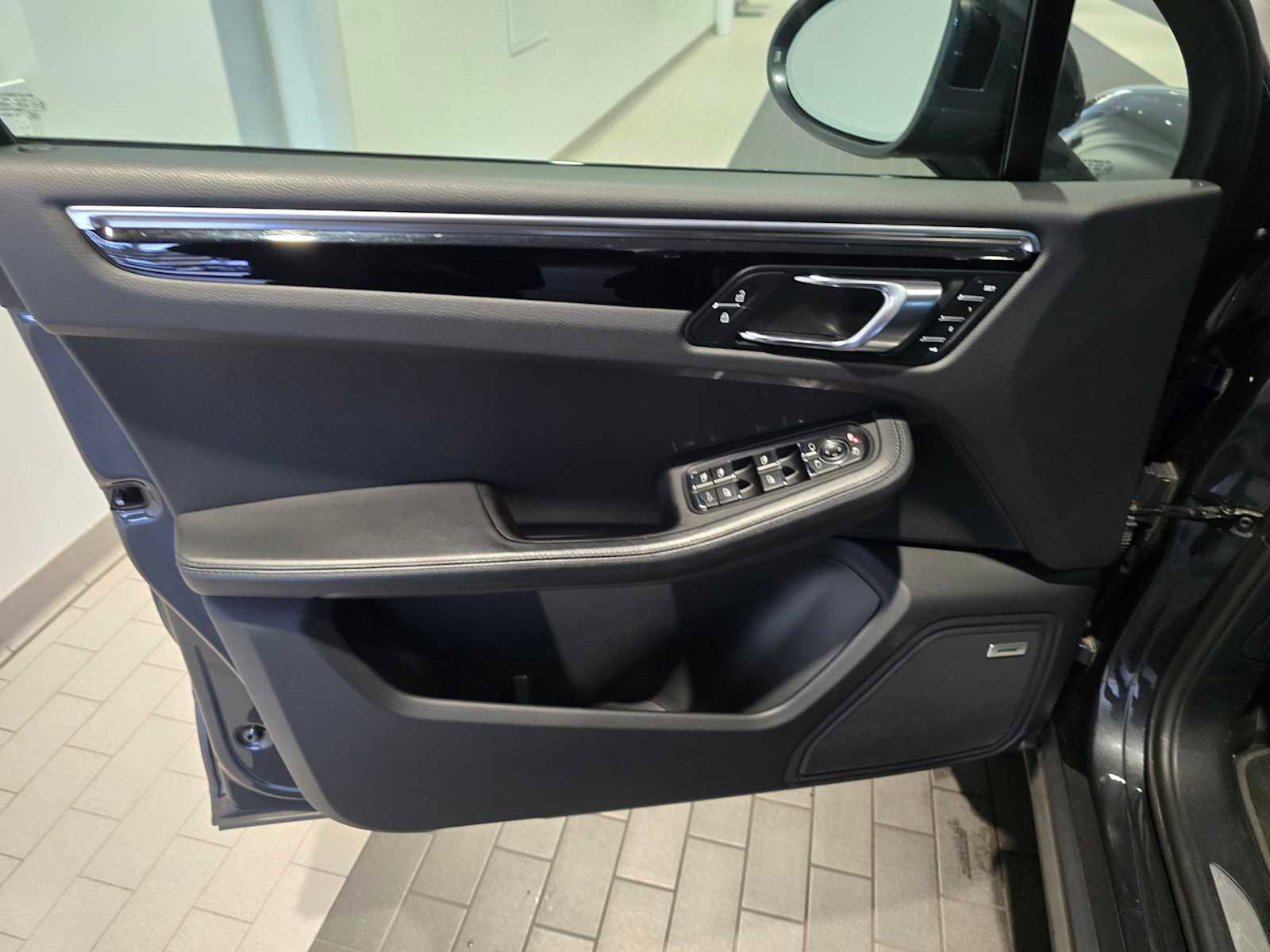 Used 2021 Porsche Macan S image 23