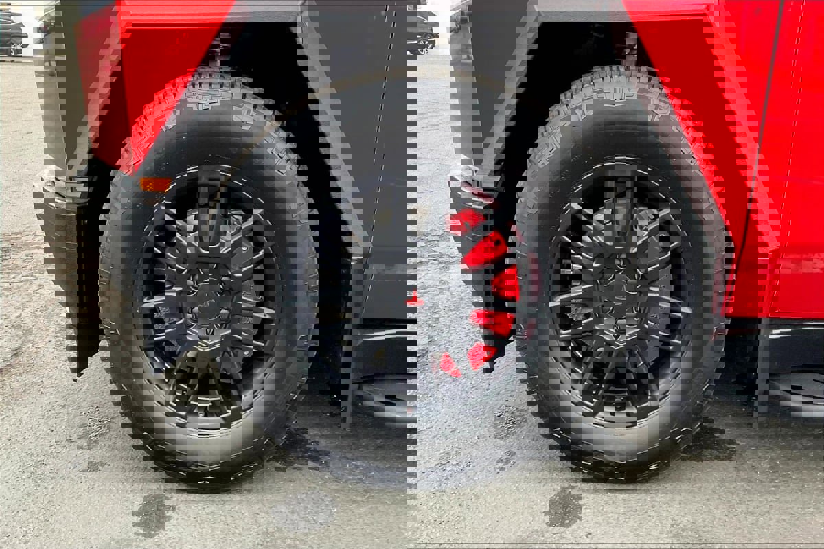 Used 2024 Tesla Cybertruck AWD Crew Cab image 8