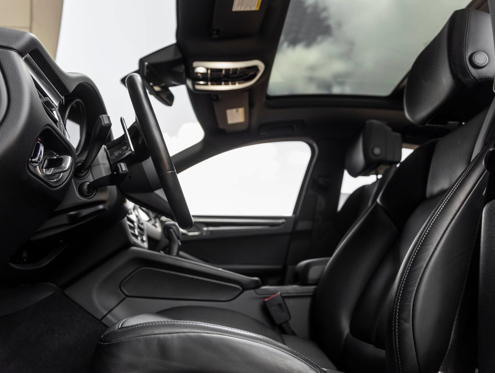 Certified 2024 Porsche Macan S AWD/4WD image 24