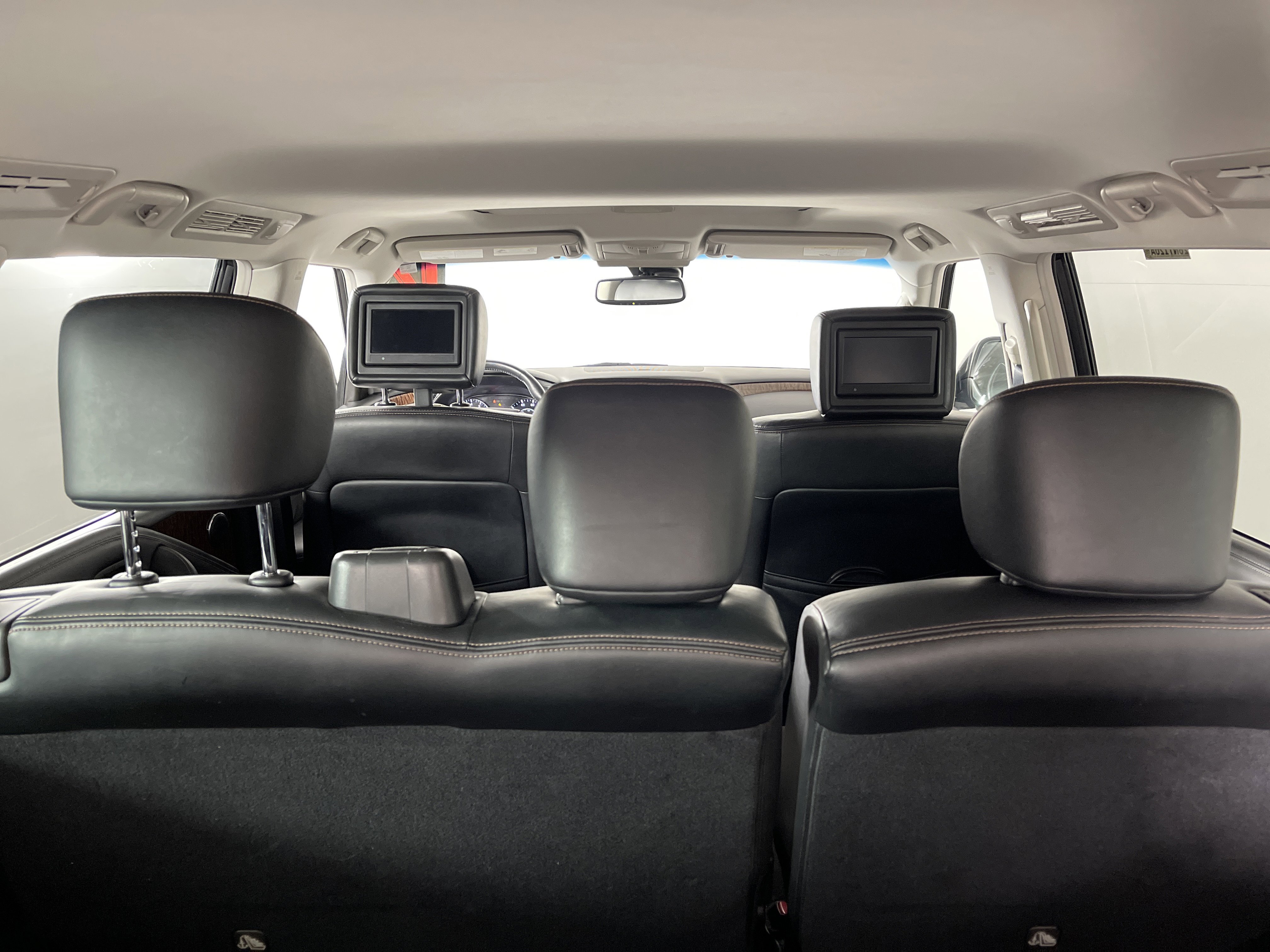 Used 2017 Nissan Armada Platinum w/ Interior Lighting Package image 17