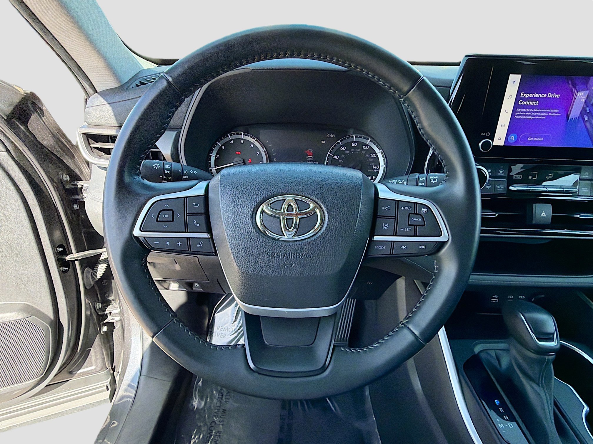 Used 2023 Toyota Highlander LE image 38