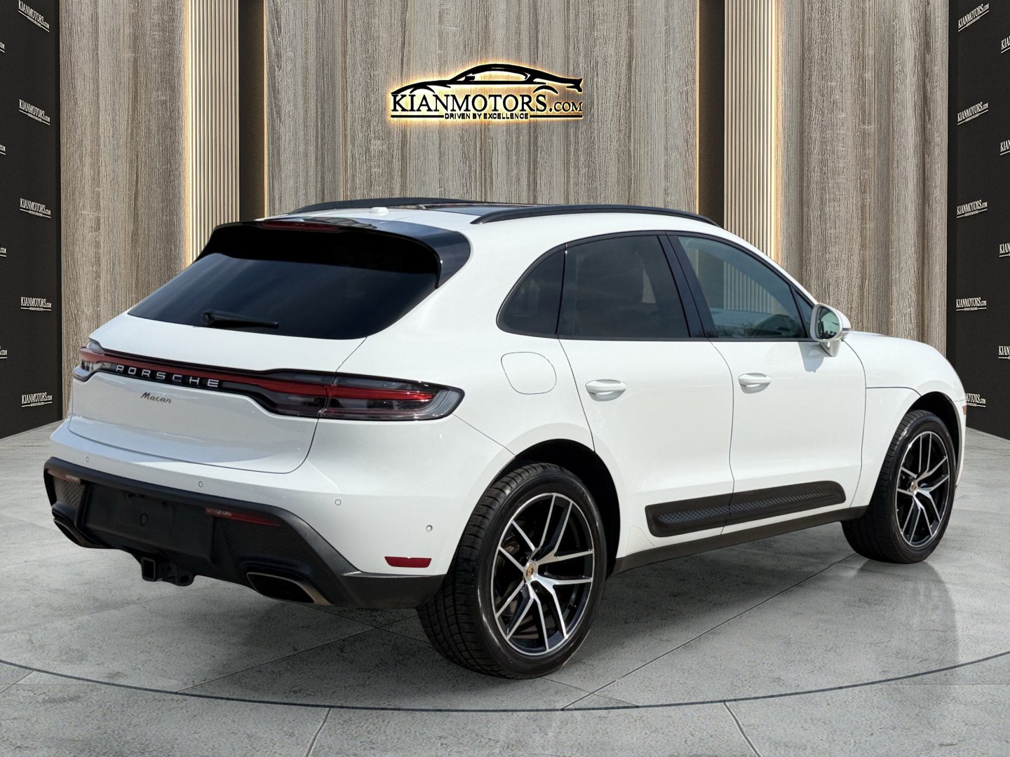 Used 2023 Porsche Macan Turbo AWD/4WD image 7