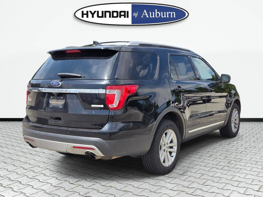 Used 2017 Ford Explorer XLT w/ Equipment Group 202A FWD image 5