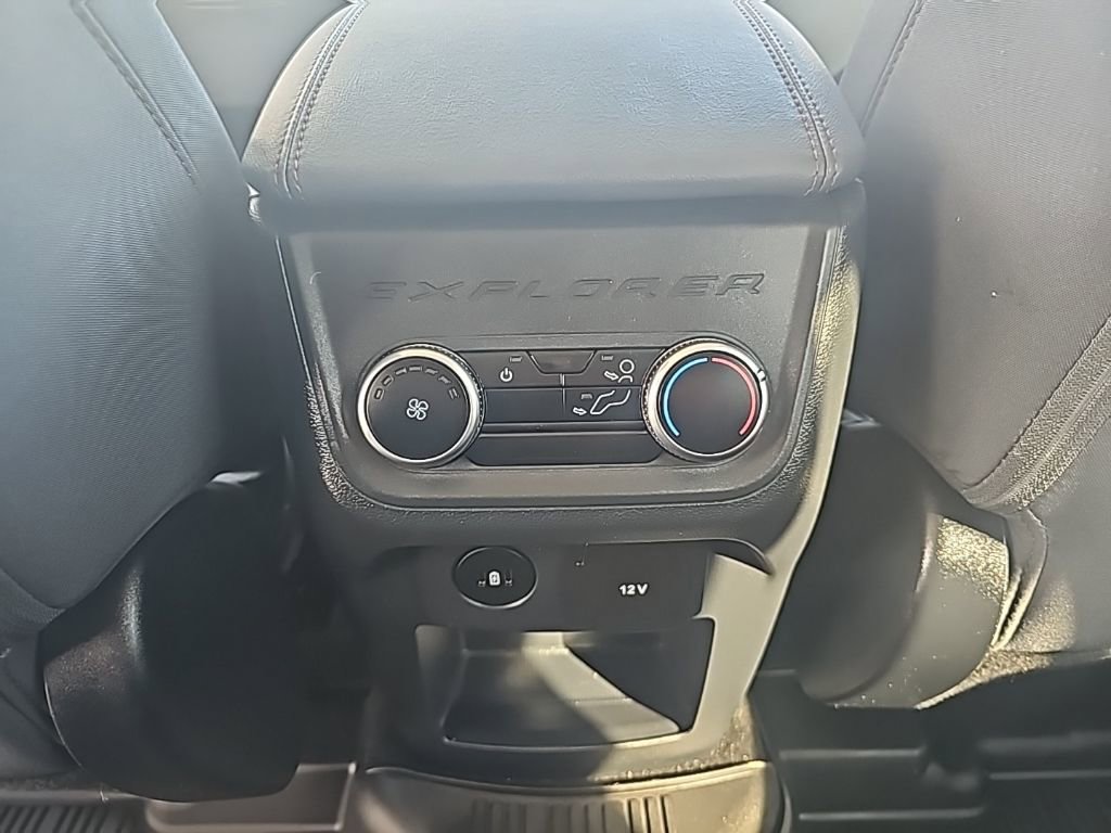 Used 2025 Ford Explorer Active AWD/4WD image 13