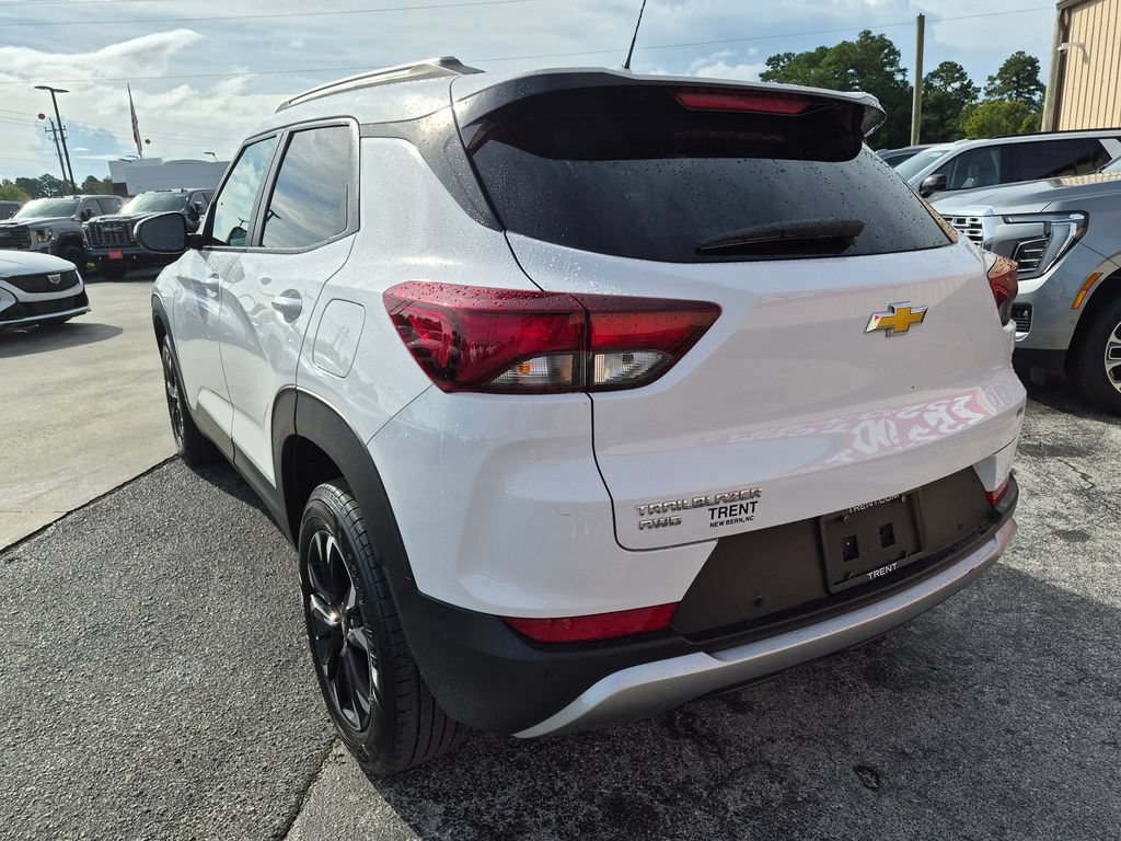Used 2022 Chevrolet TrailBlazer LT w/ Convenience Package AWD/4WD image 2