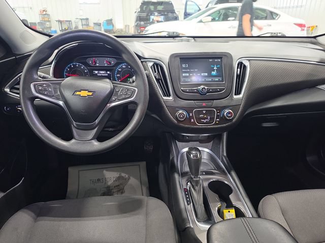 Used 2018 Chevrolet Malibu LT w/ LPO, Convenience Package 2 FWD image 9