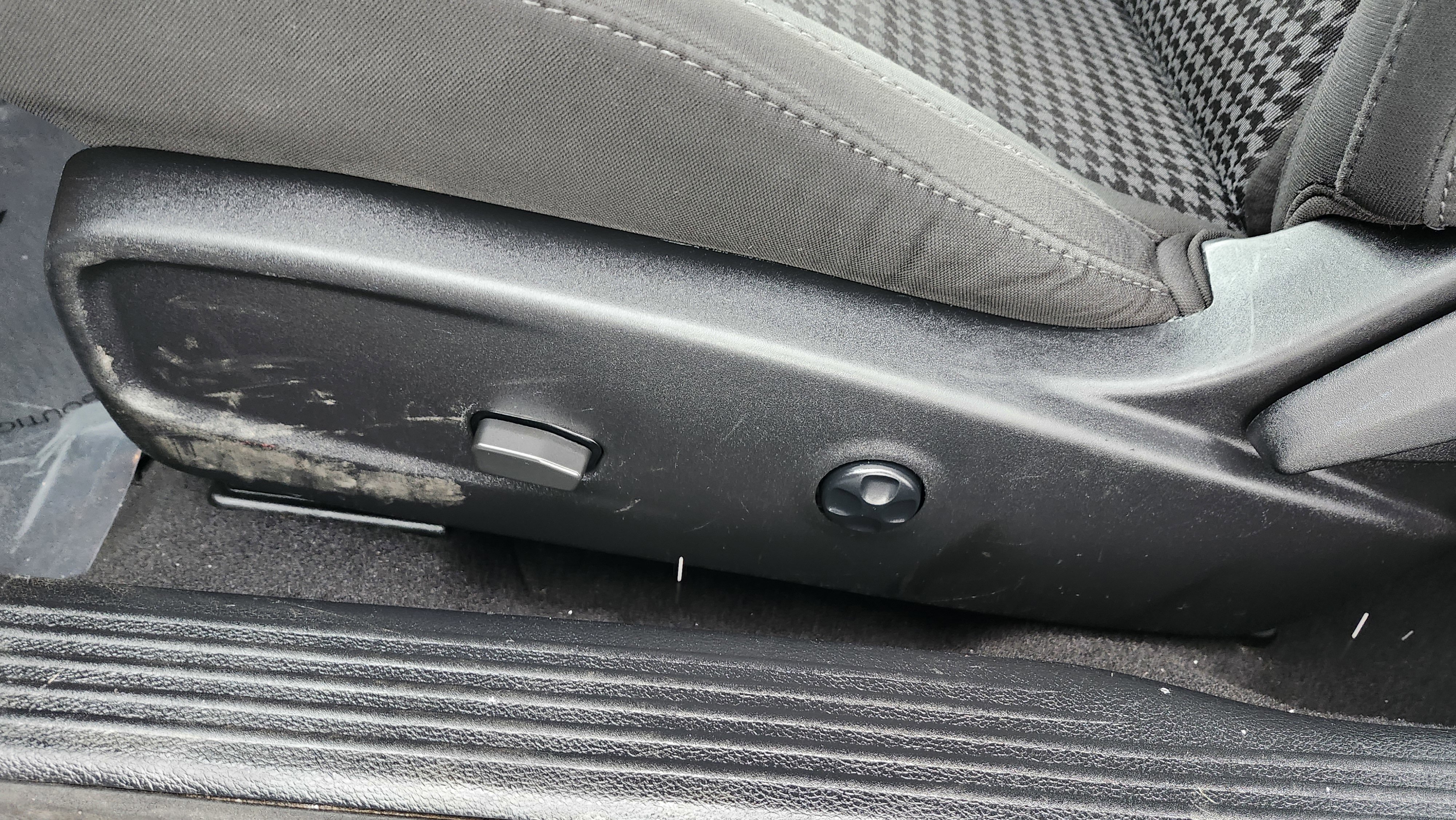 Used 2021 Dodge Challenger SXT image 22